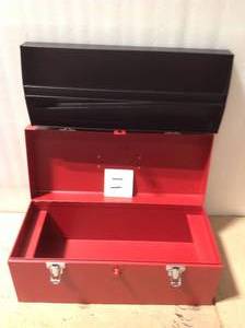 lot 7 image: URREA Heavy Duty Metal Tool Box - 17 in. X 7 12 in. X 7 in. in good condition 