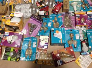 lot 78 image: HUGE MIX LOT OF ASSORTED BULBS AND LAMPS 