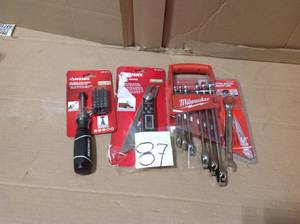 lot 87 image: MIX LOT OF MILWAUKEE TOOLS&nbspDigital Sliding T-BevelAngle Finder