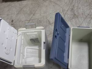 2 coolers, one is electric - missing cord