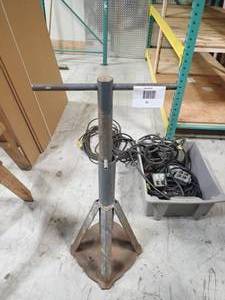 metal jack stand for holding material while cutting or welding&nbsp