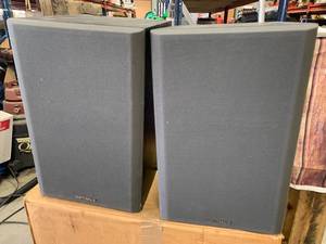 lot 7 image: Pair of Optimus ST-100 Speakers 16 Tall