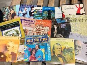lot 17 image: Lot of 15 Vintage Record Albums