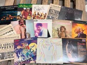 lot 19 image: Lot of 15 Vintage Record Albums