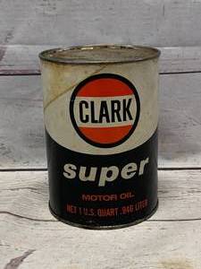 lot 29 image: Vintage Clark Super 1 Quart Full Oil Can