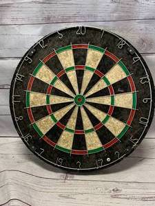 lot 31 image: Vintage Bristle Dart Board