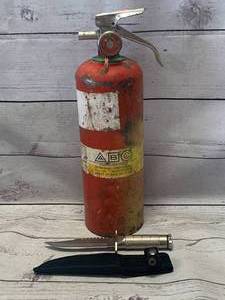 lot 38 image: Survival Knife & Vintage Fire Extinguisher