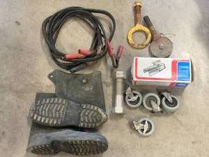 lot 40 image: Trailer Coupler, Casters, Jumper Cable, Boots