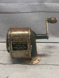 lot 61 image: Vintage Boston Model KS Pencil Sharpener