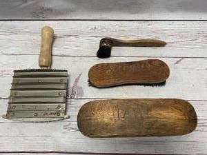 lot 68 image: Vintage Lot of Brushes (including vintage Strauss)
