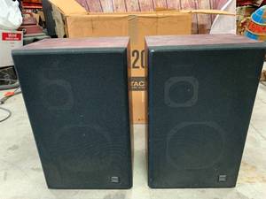 lot 91 image: Hitachi Model HSA-2081 Speakers 22 Tall