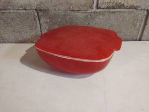 lot 55 image: Vintage Lidded Red Pyrex