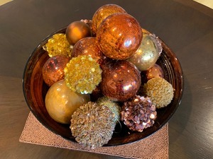 lot 9 image: Decorative Spheres