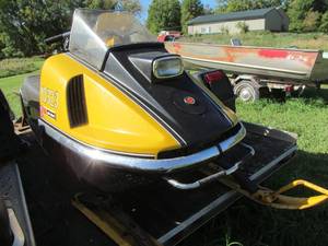lot 7 image: Ski Doo