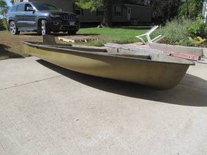 lot 18 image: duck boat