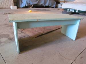 lot 29 image: primitive bench