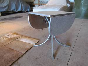 lot 39 image: vintage table