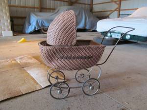 lot 43 image: doll carriage