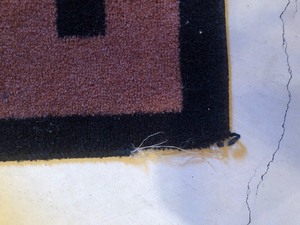lot 104 image: Accent Rug