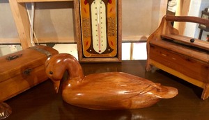 lot 116 image: Wooden Decor Lot