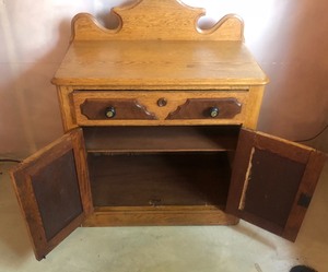 lot 168 image: Accent Table