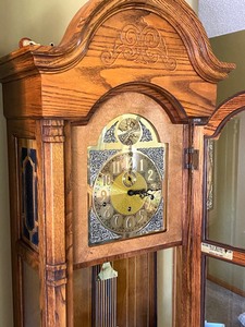 lot 14 image: Howard Miller Grandfather Clock
