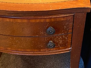 lot 25 image: Vintage SideAccent Table