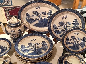 lot 32 image: Real Old Willow Dish Set by Booths