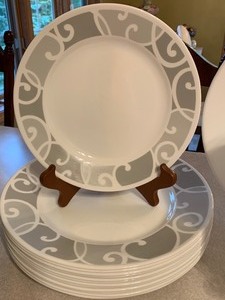 lot 35 image: Corelle Dish Set Vitrelle