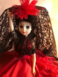 lot 174 image: Amazing Lace Doll