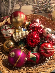 lot 219 image: Lot of Christmas Decor