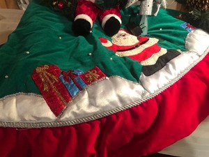 lot 218 image: Christmas Lot