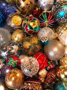 lot 229 image: Christmas Ornament Lot