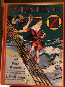 lot 136 image: Set of Eight Vintage Wizard of Oz Books
