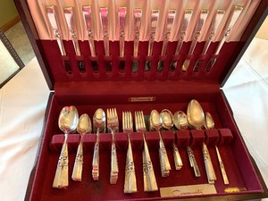 lot 50 image: Large Set of Community Plate Silver Plated Flatware
