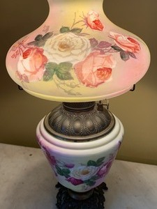 lot 49 image: Vintage Glass Floral Lamp