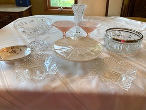 lot 47 image: Variety of Vintage Glassware