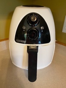 lot 64 image: Black & Decker Air Fryer