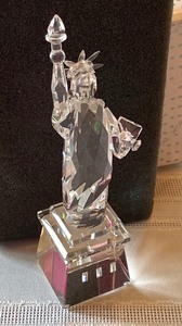 lot 71 image: Crystal Statue Of Liberty