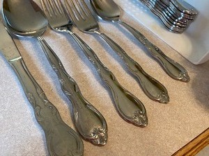 lot 65 image: Supreme Stainless Cutlery Lot