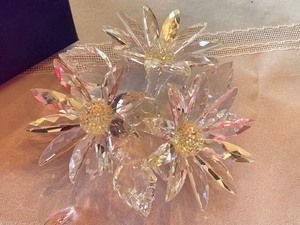 lot 70 image: Swarovski Daisy