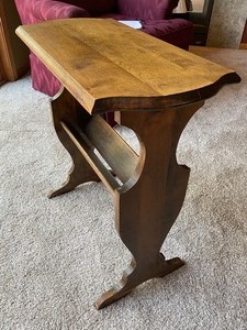 lot 73 image: Petite Accent Table