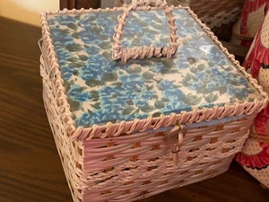 lot 75 image: Vintage Sewing Kit and Notions