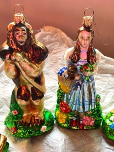 lot 86 image: Set of 6 Wizard of Oz Christmas Ornaments