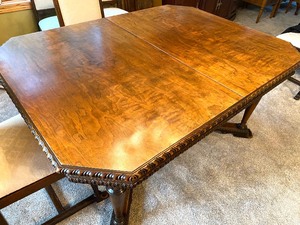 lot 34 image: Antique Dining Room Table and Six Chairs