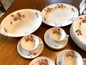 lot 246 image: Royal Crafts China Service for 8