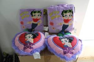 lot 38 image: Lot of (5) Betty Boop Pillows