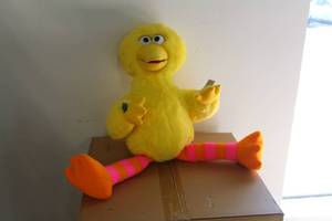 lot 24 image: Sesame Street Big Bird Plush Toy 30
