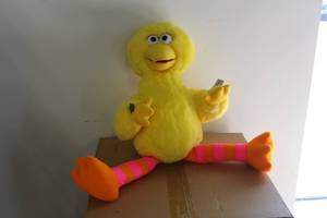 lot 25 image: Sesame Street Big Bird Plush Toy 30