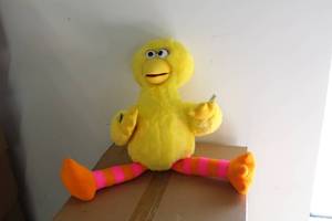 lot 26 image: Sesame Street Big Bird Plush Toy 30
